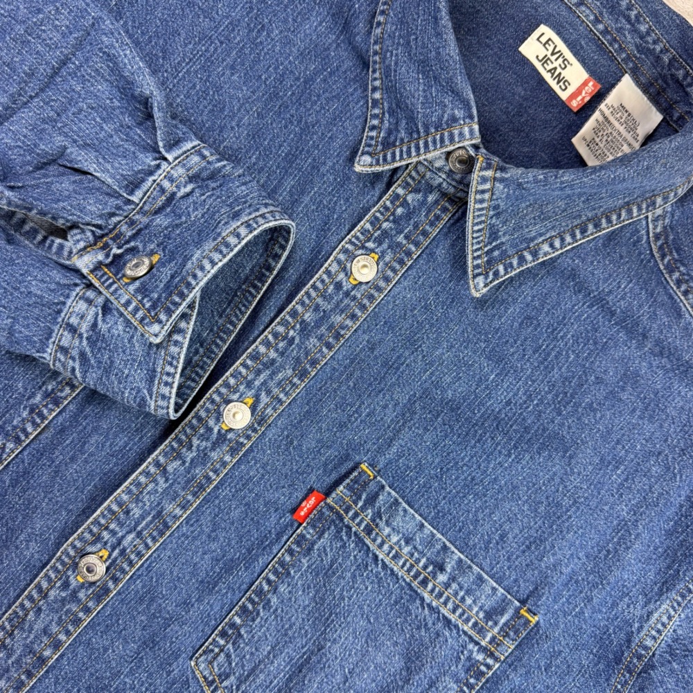Levis Denim Button Down Shirt Mens XL Blue Long Sleeve 81001 EUC